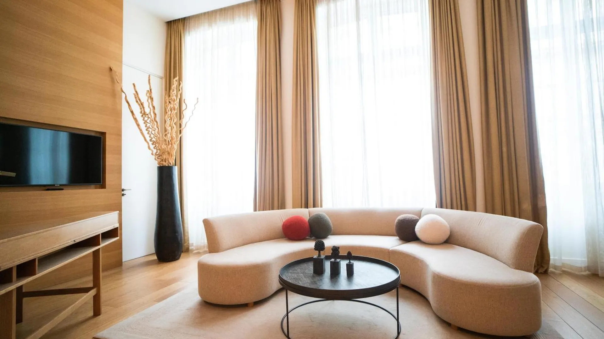 Hotel Marignan Champs-elysees 5*